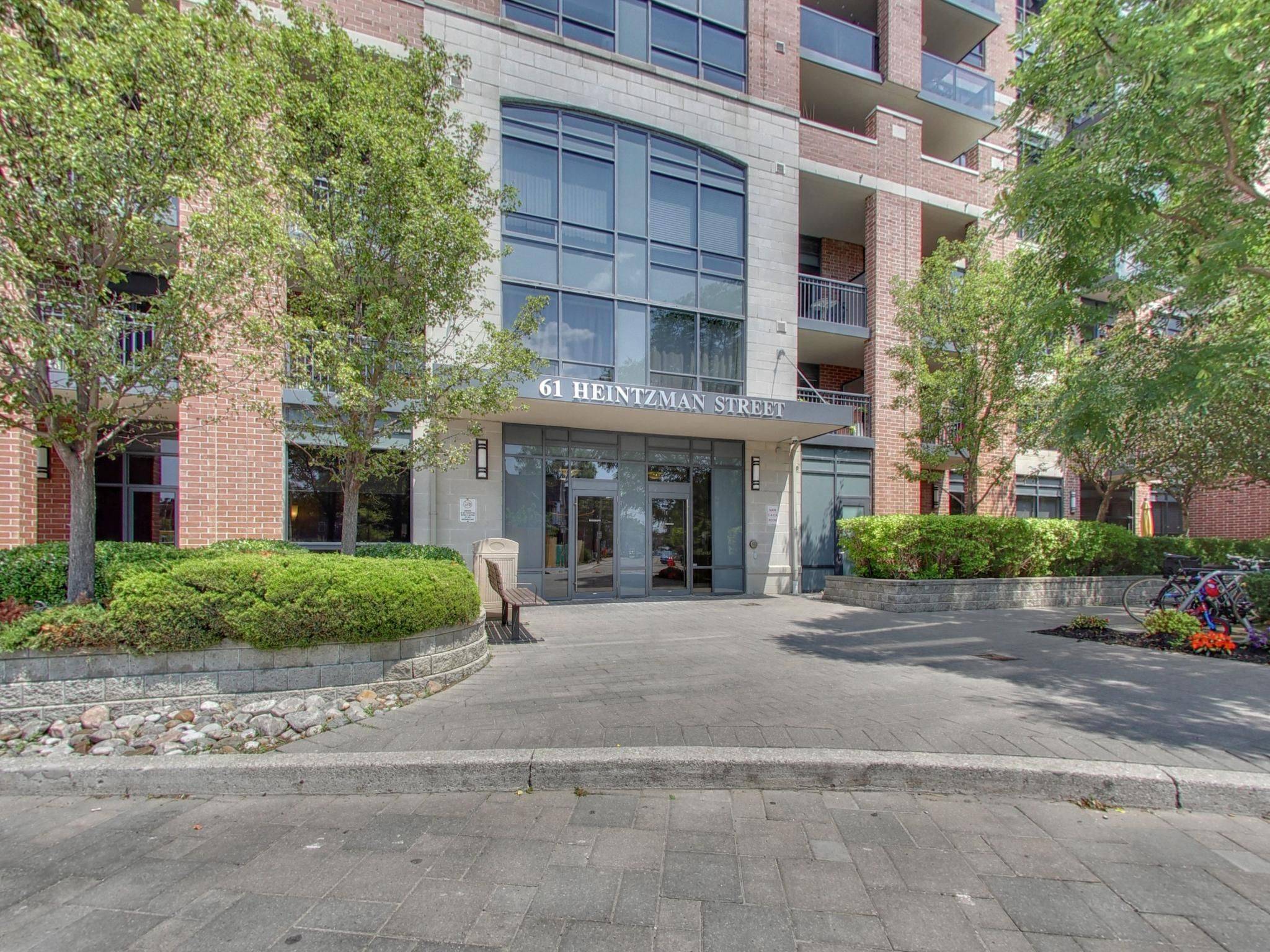 Toronto W02, ON M6P 5A2,61 Heintzman ST #1603