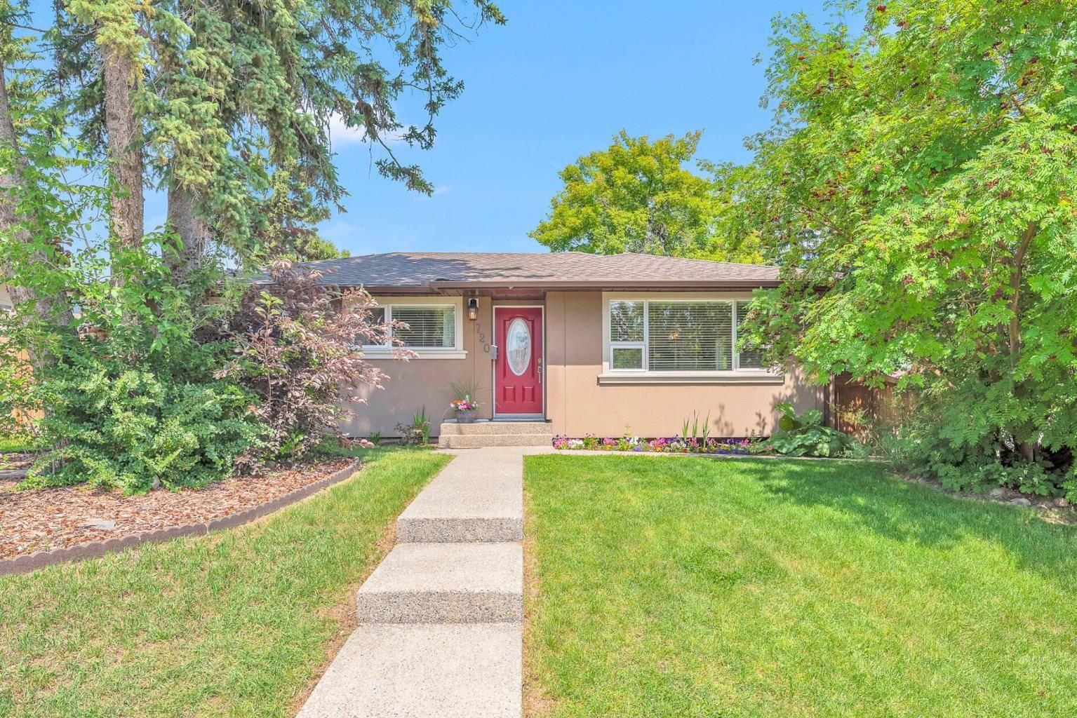 Calgary, AB T2V0V7,720 84 AVE SW