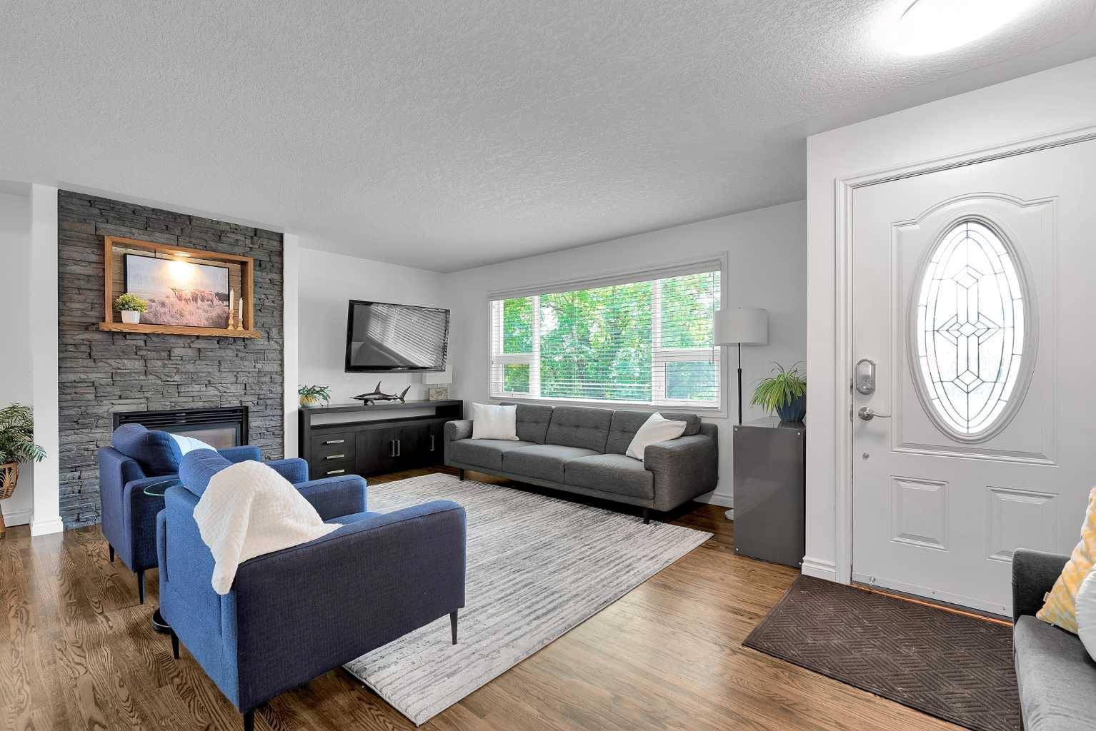 Calgary, AB T2V0V7,720 84 AVE SW