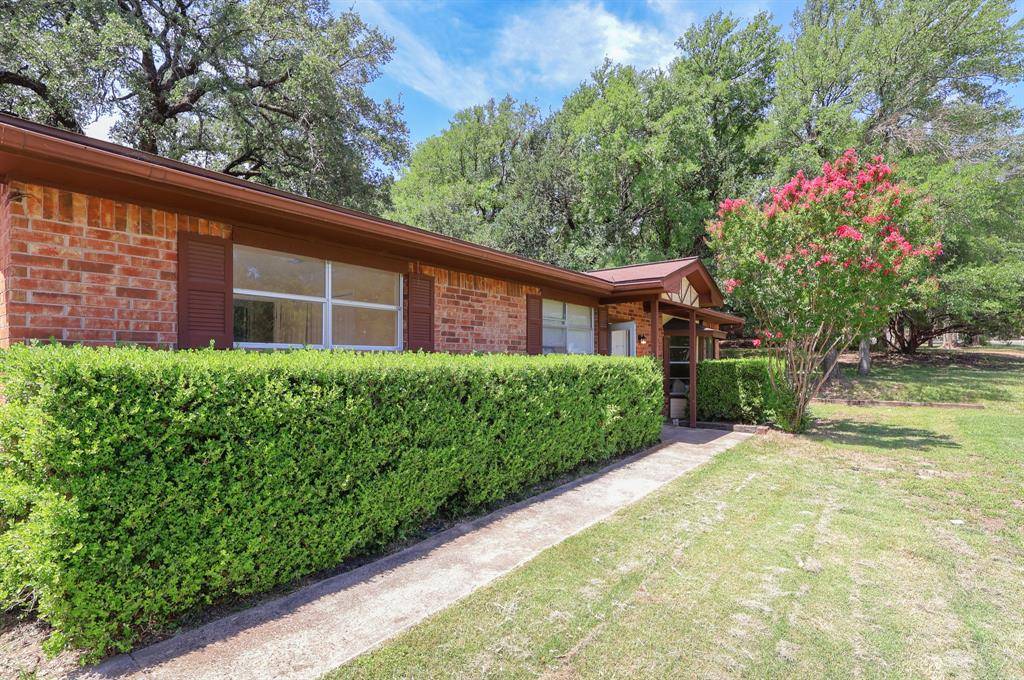 1203 E Apache Trail, Granbury, TX 76048