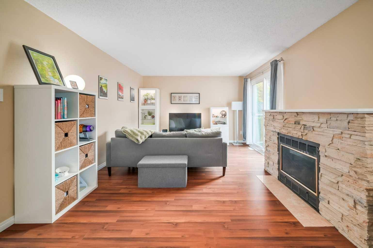 Calgary, AB T3E2K1,2227A 29 ST SW