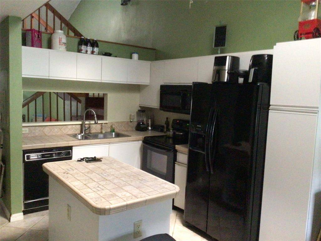 Tamarac, FL 33321,7520 NW 79th Ave #R3