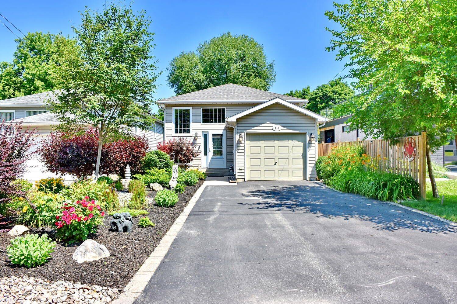 Collingwood, ON L9Y 2B1,111 Seventh ST