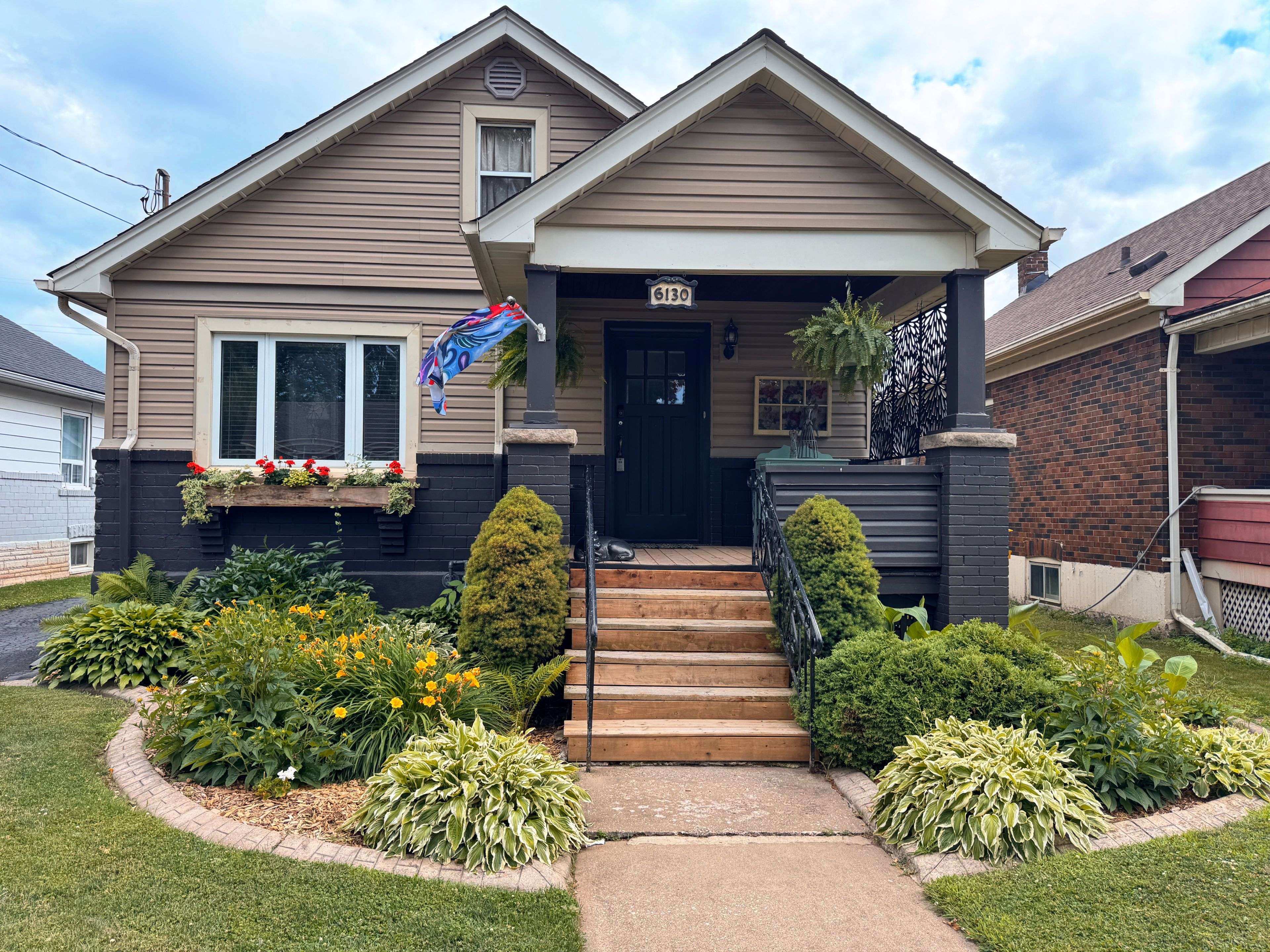 Niagara Falls, ON L2G 2K5,6130 Murray ST