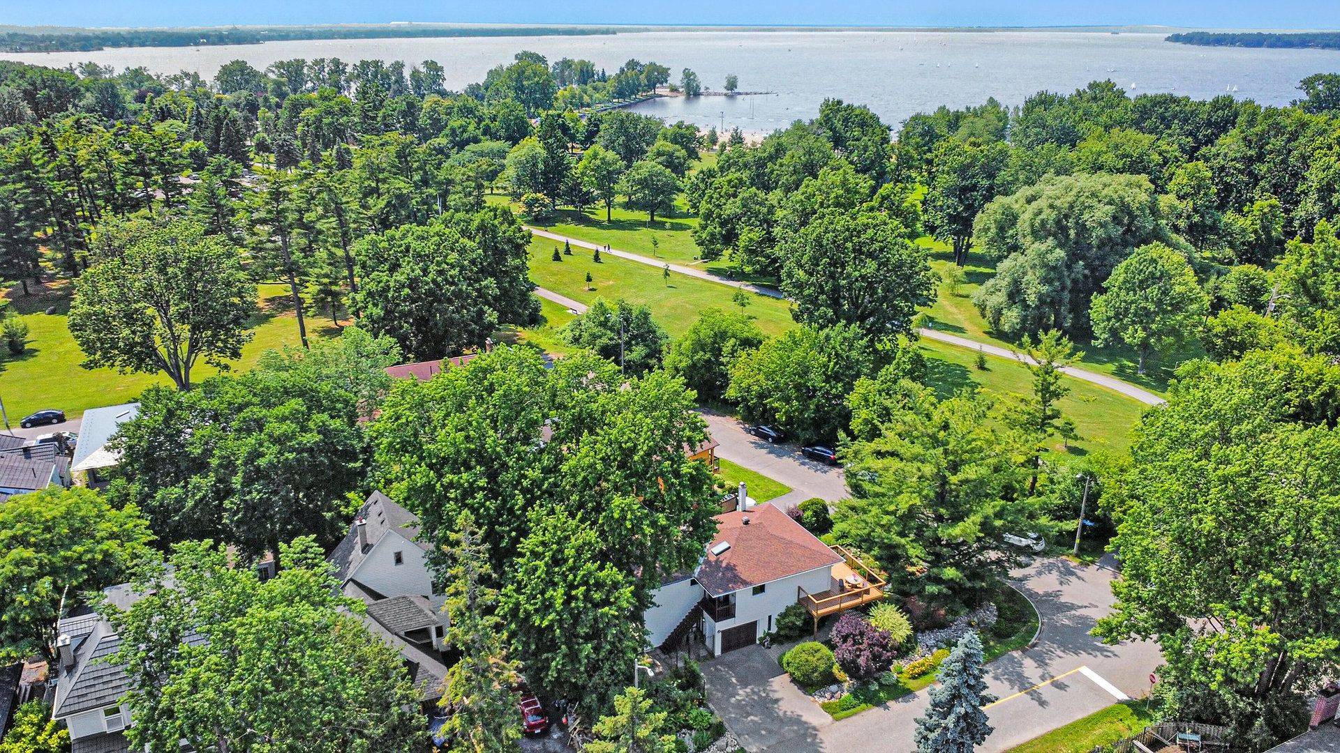 Britannia - Lincoln Heights And Area, ON K2B 6W9,2748 Howe ST