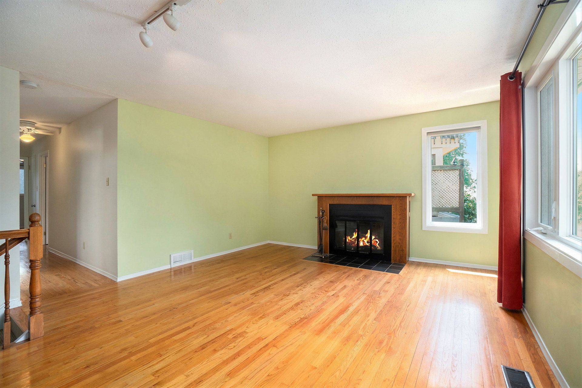 Britannia - Lincoln Heights And Area, ON K2B 6W9,2748 Howe ST