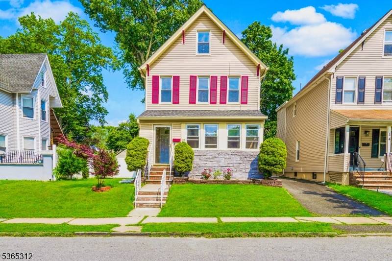 East Orange City, NJ 07017,28 Westcott St