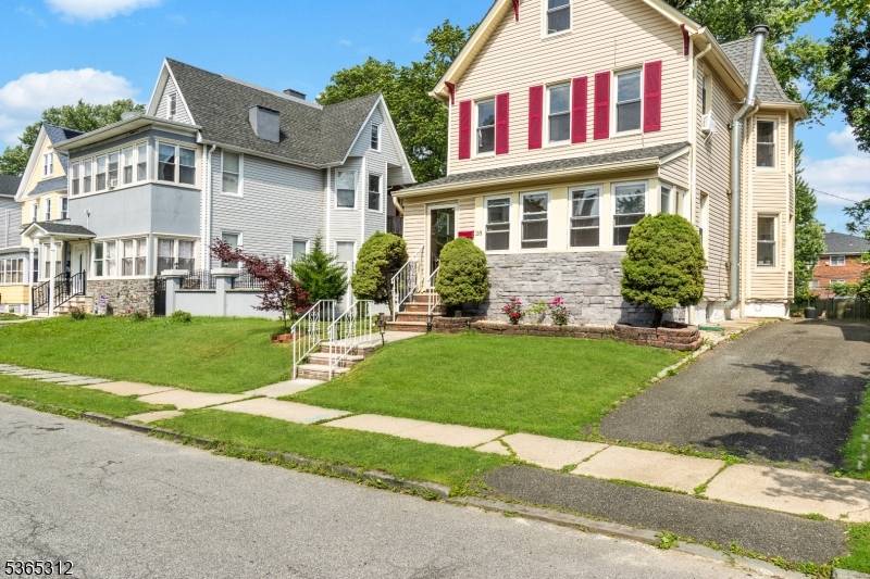 East Orange City, NJ 07017,28 Westcott St