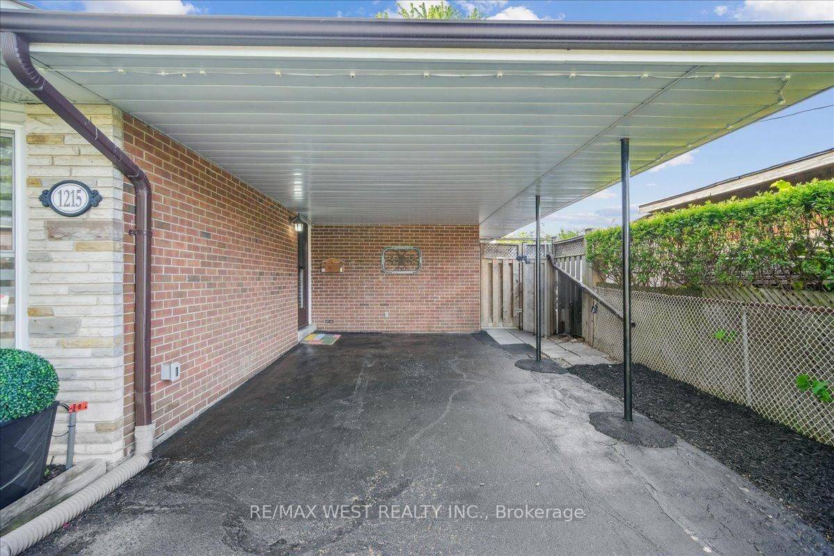 Mississauga, ON L4Y 2G8,1215 Gripsholm RD