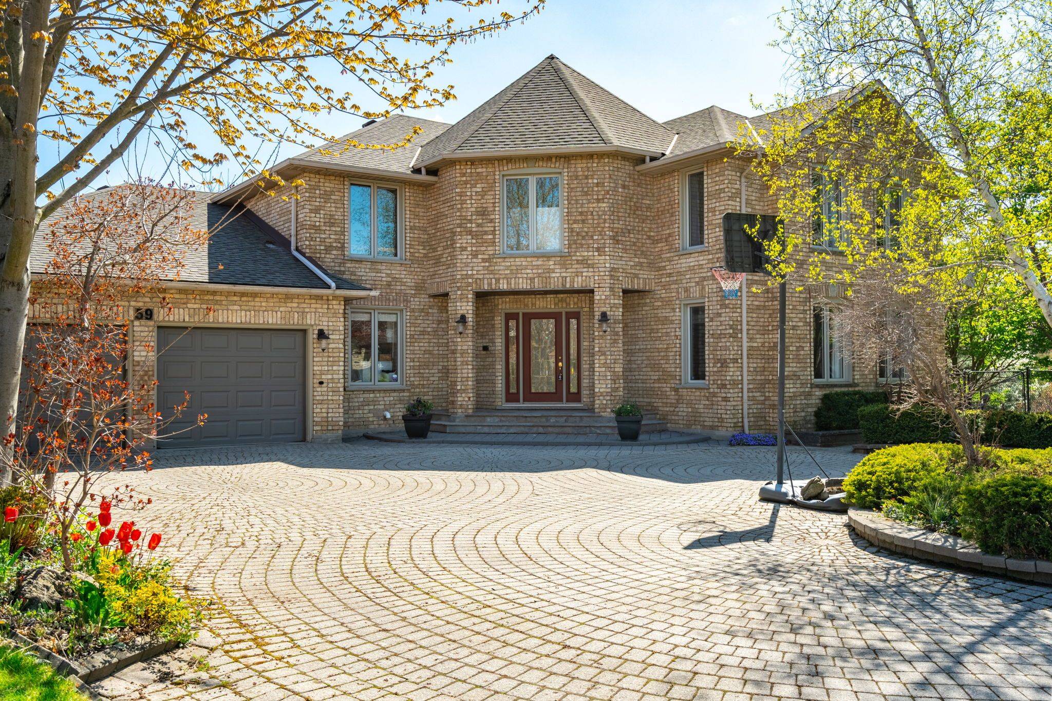 Hamilton, ON L9C 7R2,59 Elodia CT