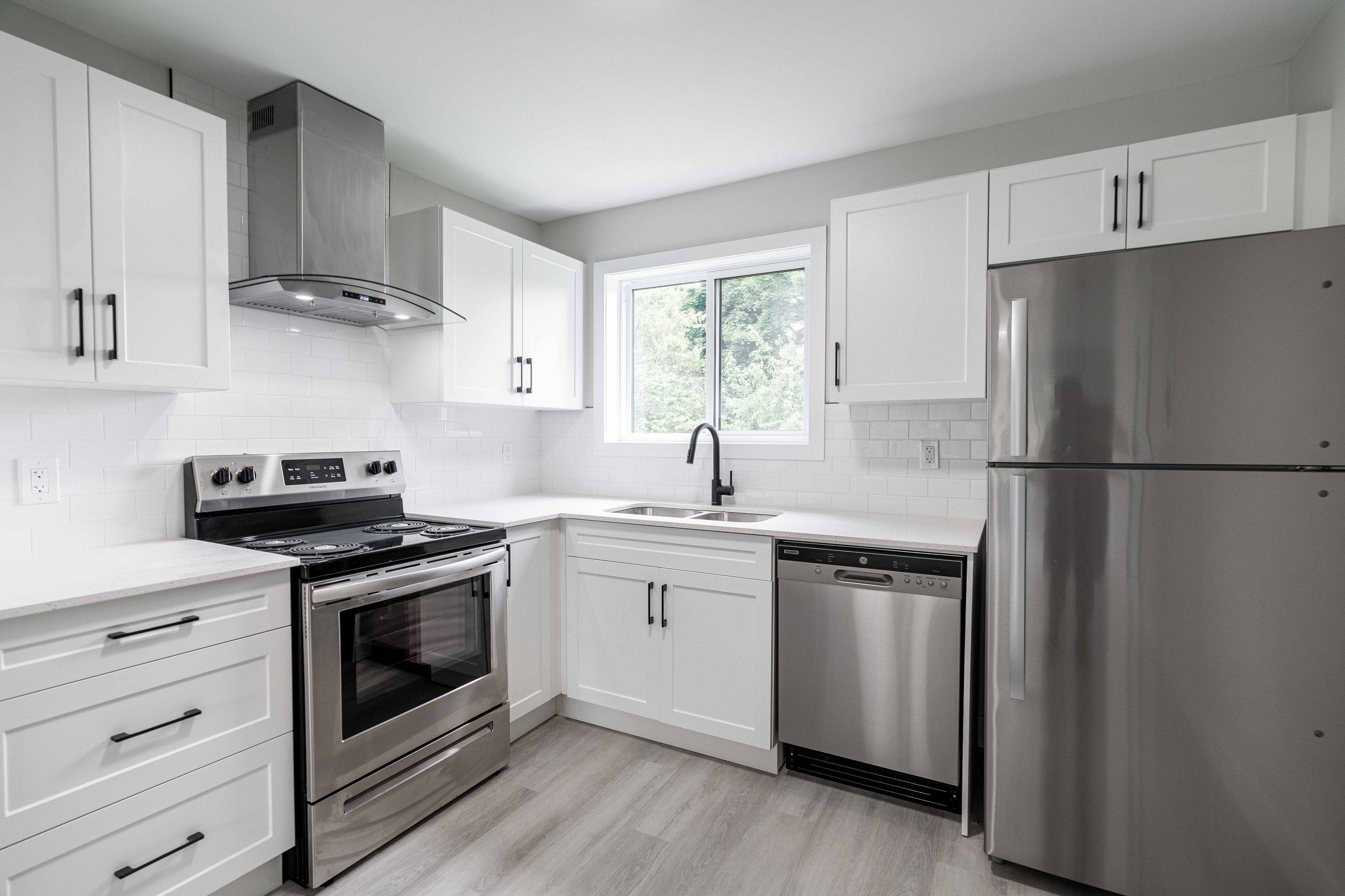 London South, ON N5Z 3S7,81 King Edward AVE