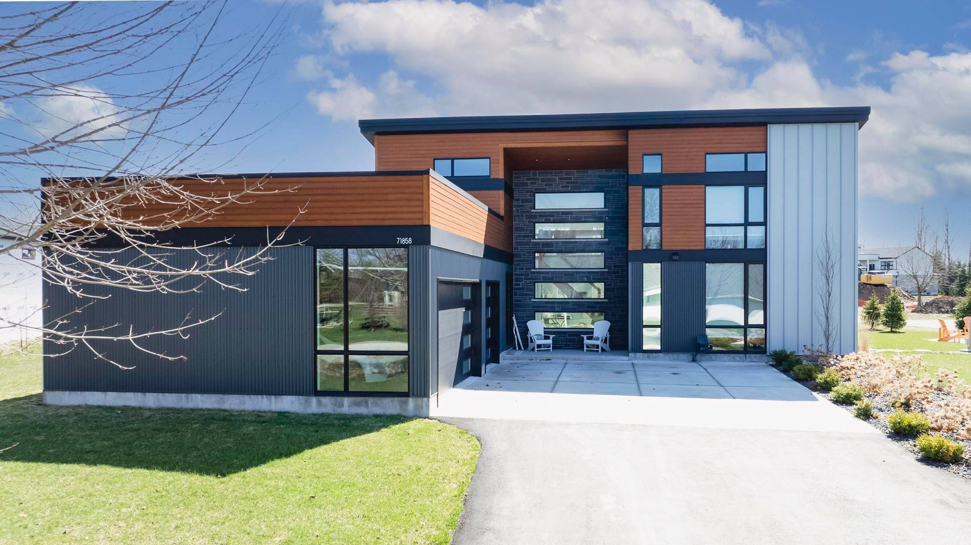 Bluewater, ON N0M 1N0,71858 Sunridge CRES