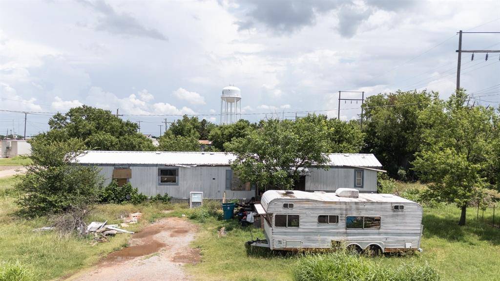 Electra, TX 76360,300 S Waggoner Street