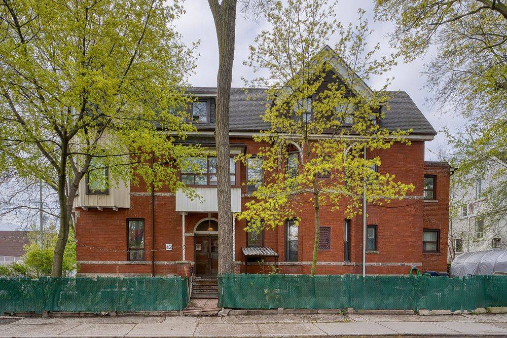 Toronto C01, ON M6H 1G6,43 Dewson ST