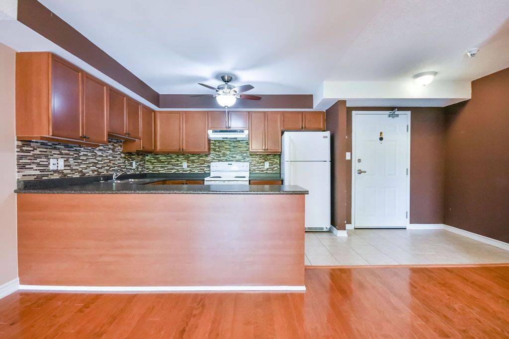 Barrie, ON L4N 6L9,39 Coulter ST #14