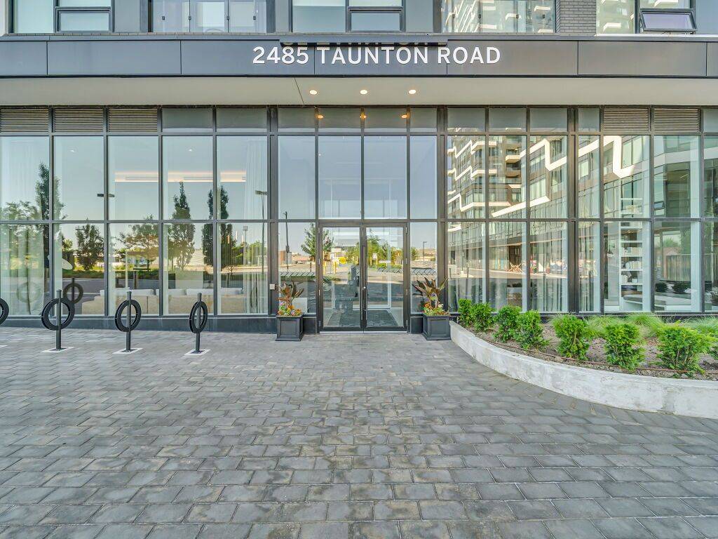 Oakville, ON L6H 3R8,2485 Taunton RD #427