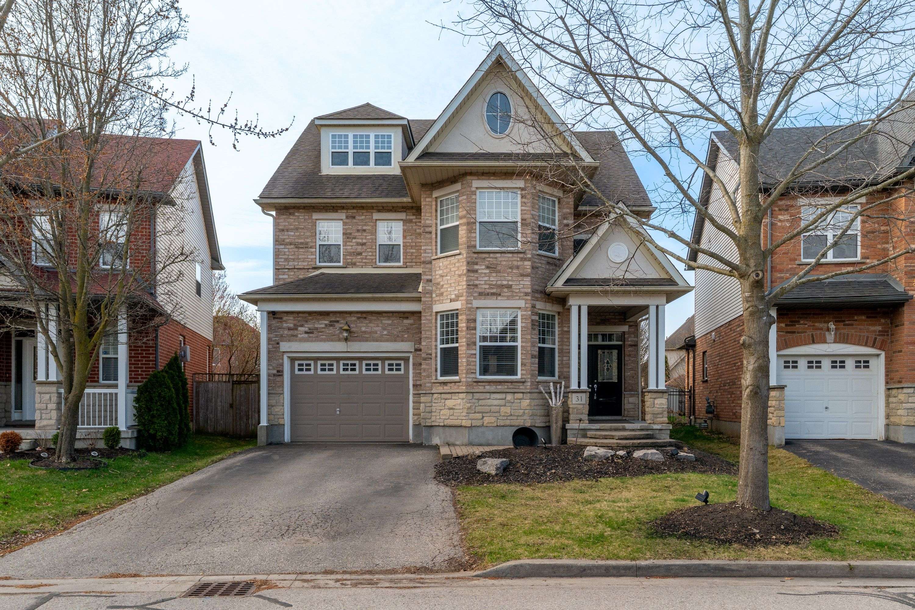 Kitchener, ON N2K 4J7,31 Coopershawk ST