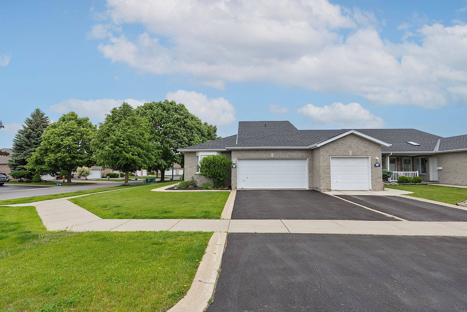 Kingston, ON K7M 8Z2,715 Millwood DR