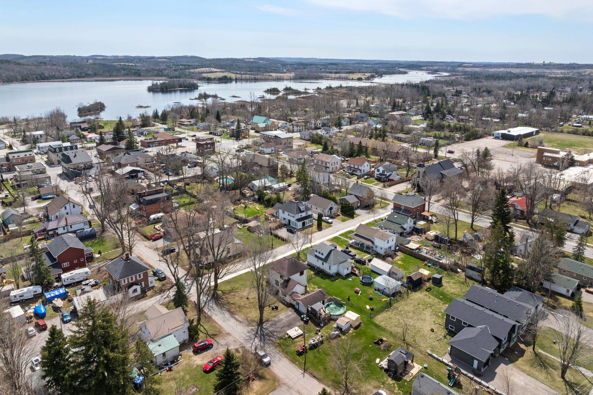 Kawartha Lakes, ON K0L 2W0,9 Victoria ST E