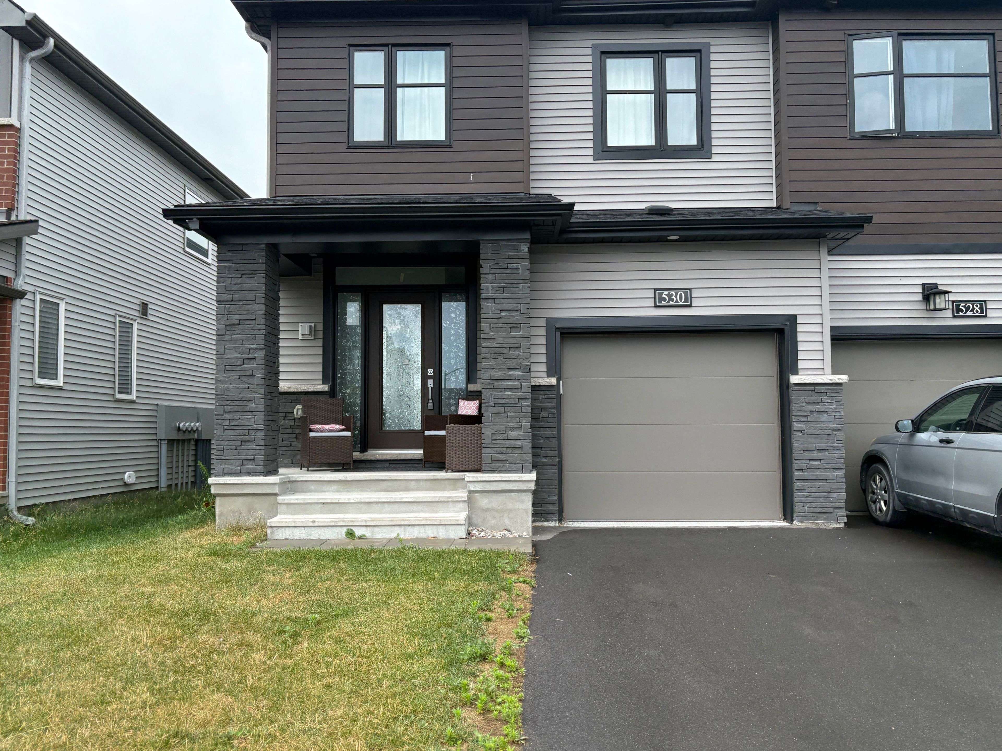 Barrhaven, ON K2J 7C9,530 Bundoran PL