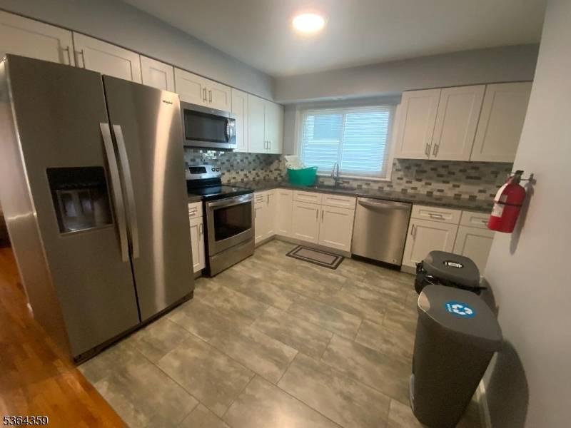 Elizabeth City, NJ 07201,1053 fl 1 North Ave #2