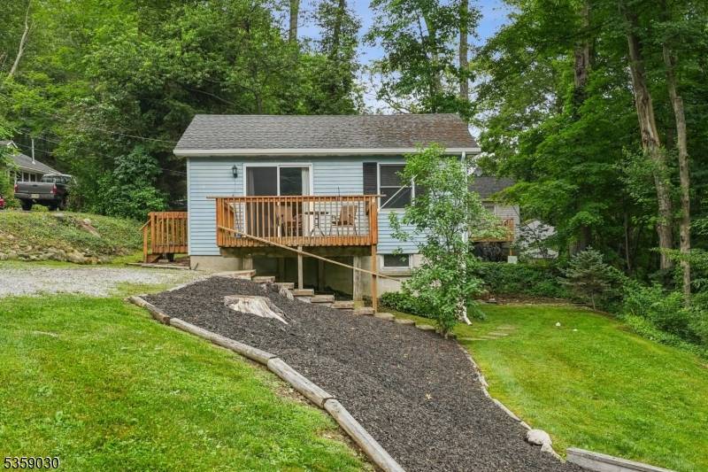 Hardyston Twp., NJ 07460,2 Beach Plz