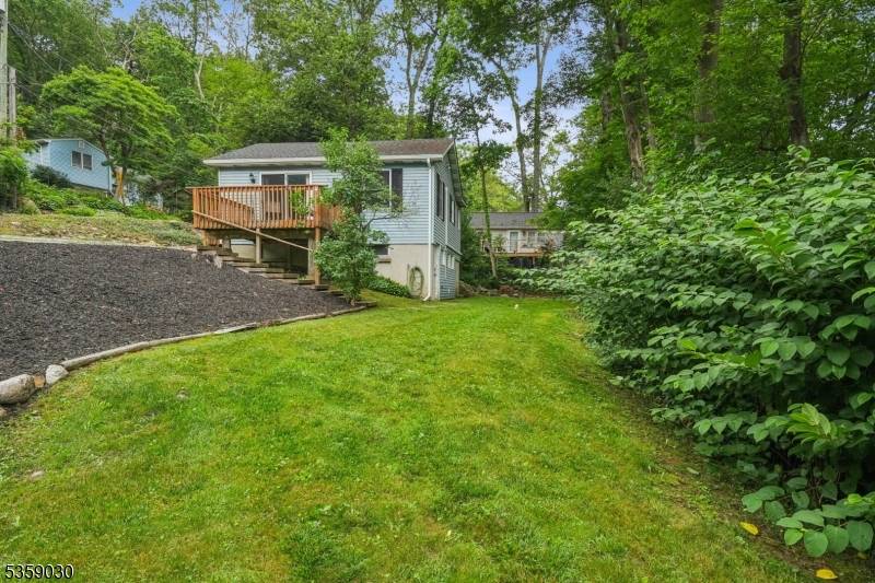 Hardyston Twp., NJ 07460,2 Beach Plz
