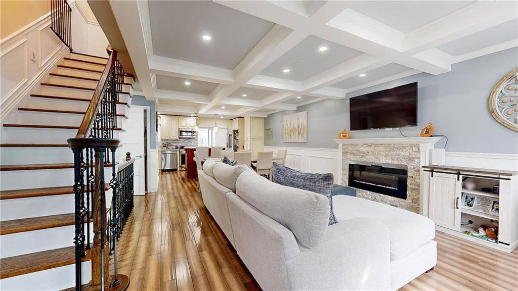 Staten  Island, NY 10309,39 Hemlock CT