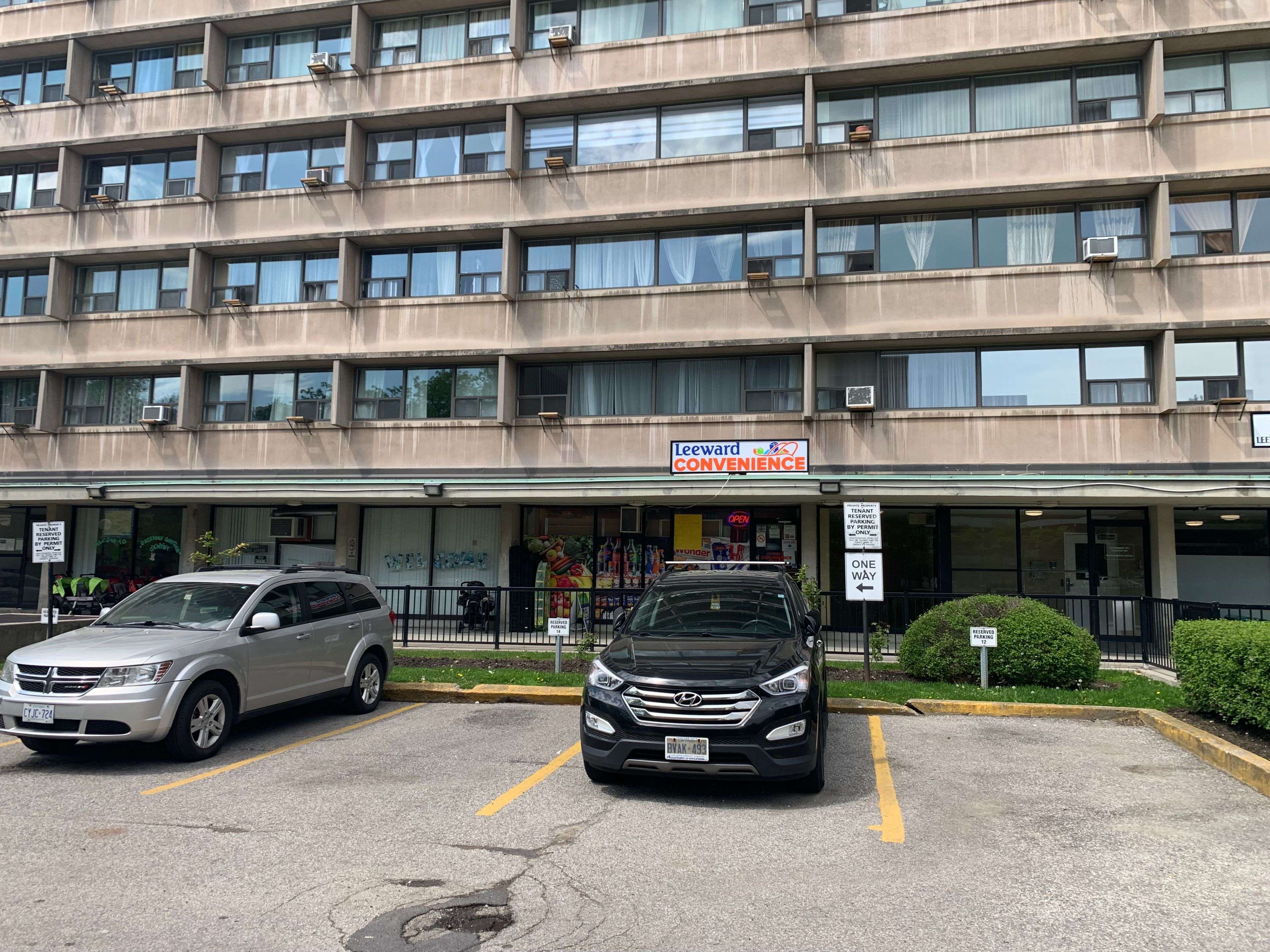 Toronto C11, ON M3C 2Z1,100 Leeward Glenway #402