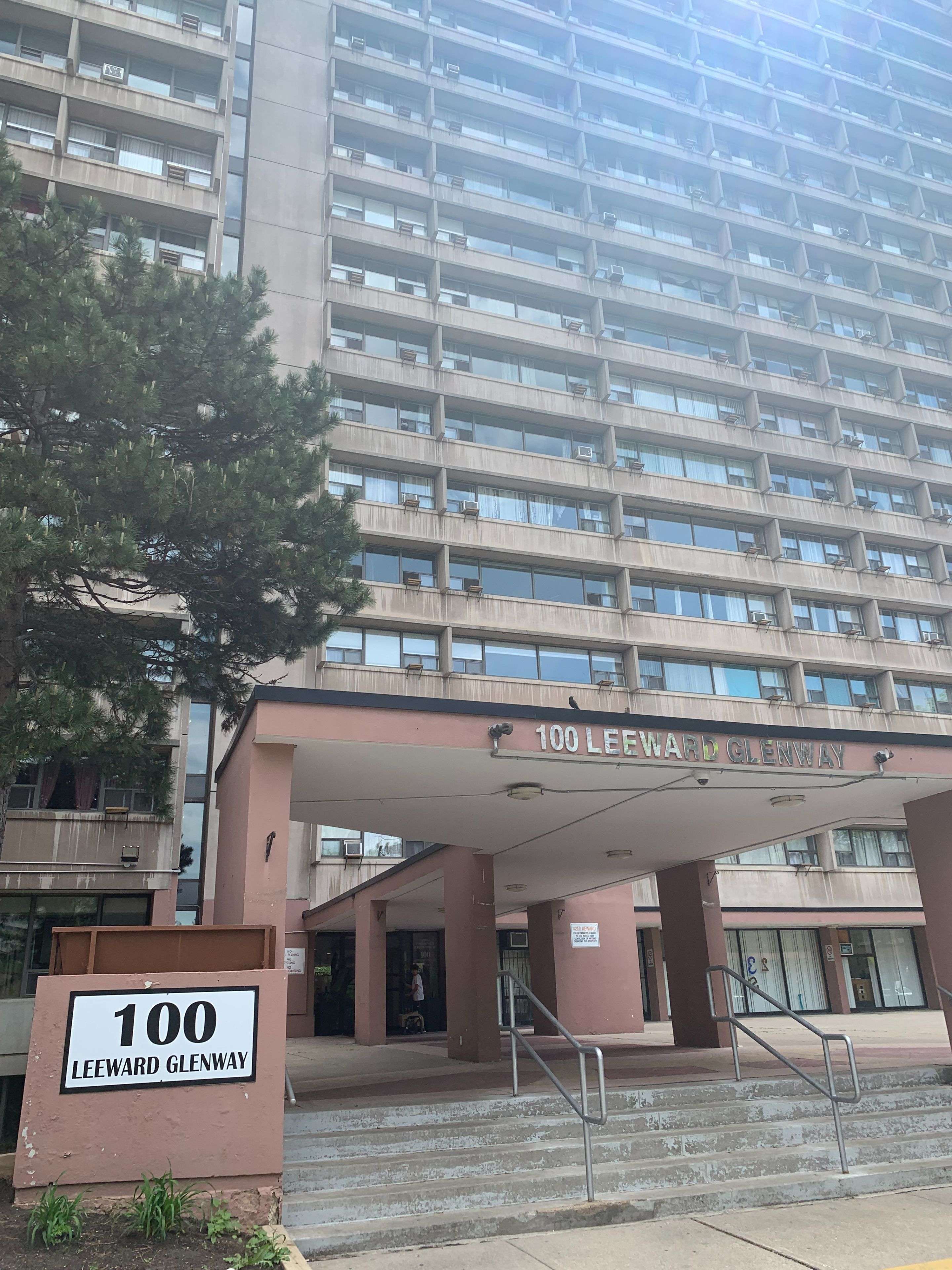 Toronto C11, ON M3C 2Z1,100 Leeward Glenway #402