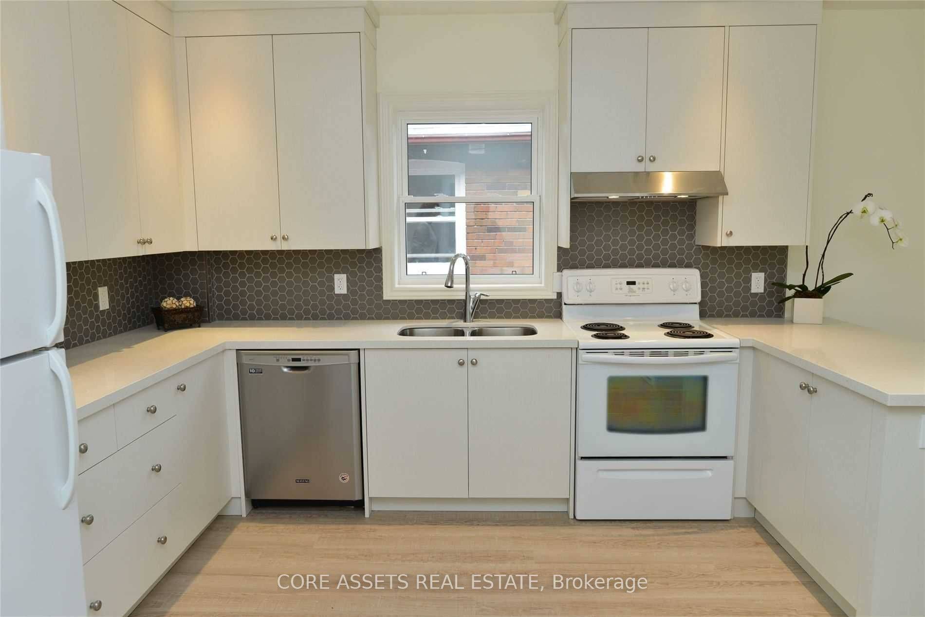 Toronto C03, ON M5P 2L4,118 Braemar AVE #3