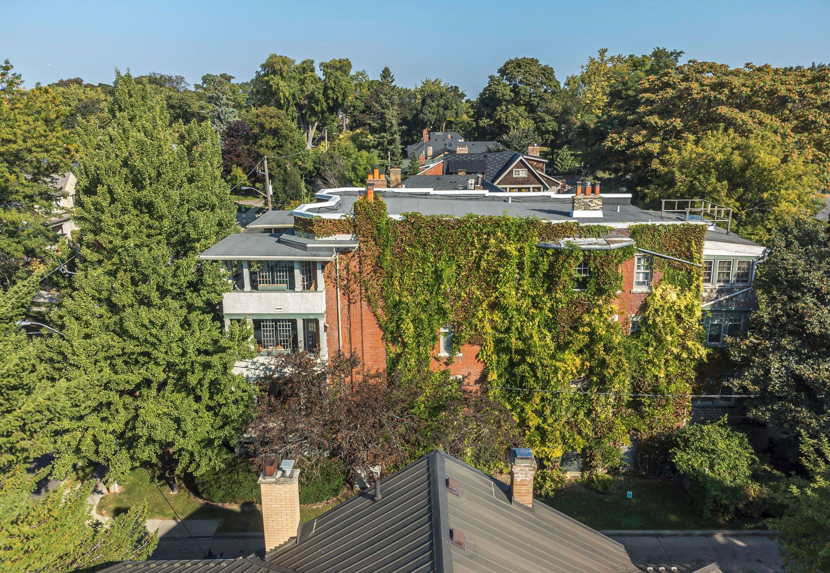 9B Humewood DR, Toronto C03, ON M6C 1C9