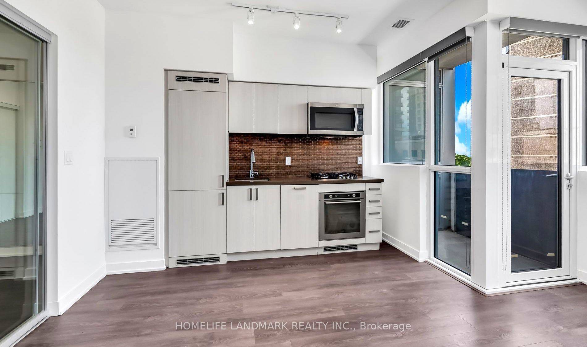 Toronto C02, ON M5P 0A2,501 St Clair AVE W #419