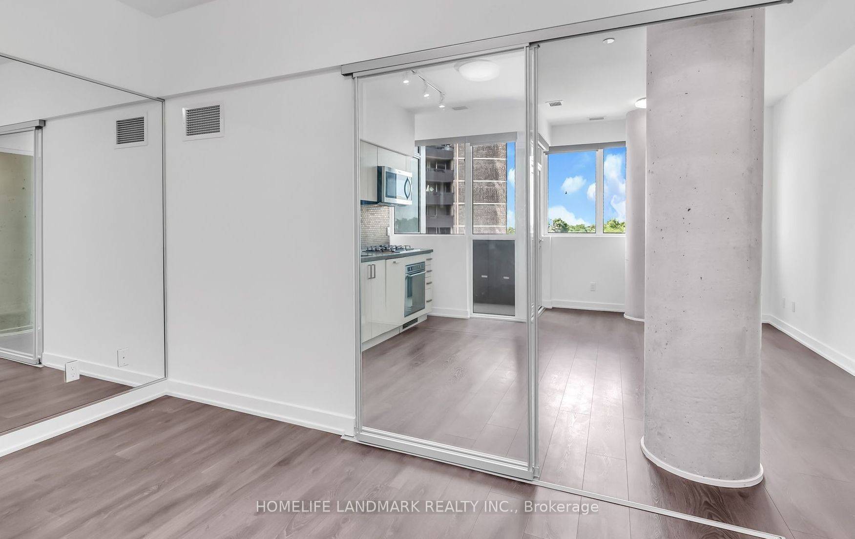 Toronto C02, ON M5P 0A2,501 St Clair AVE W #419