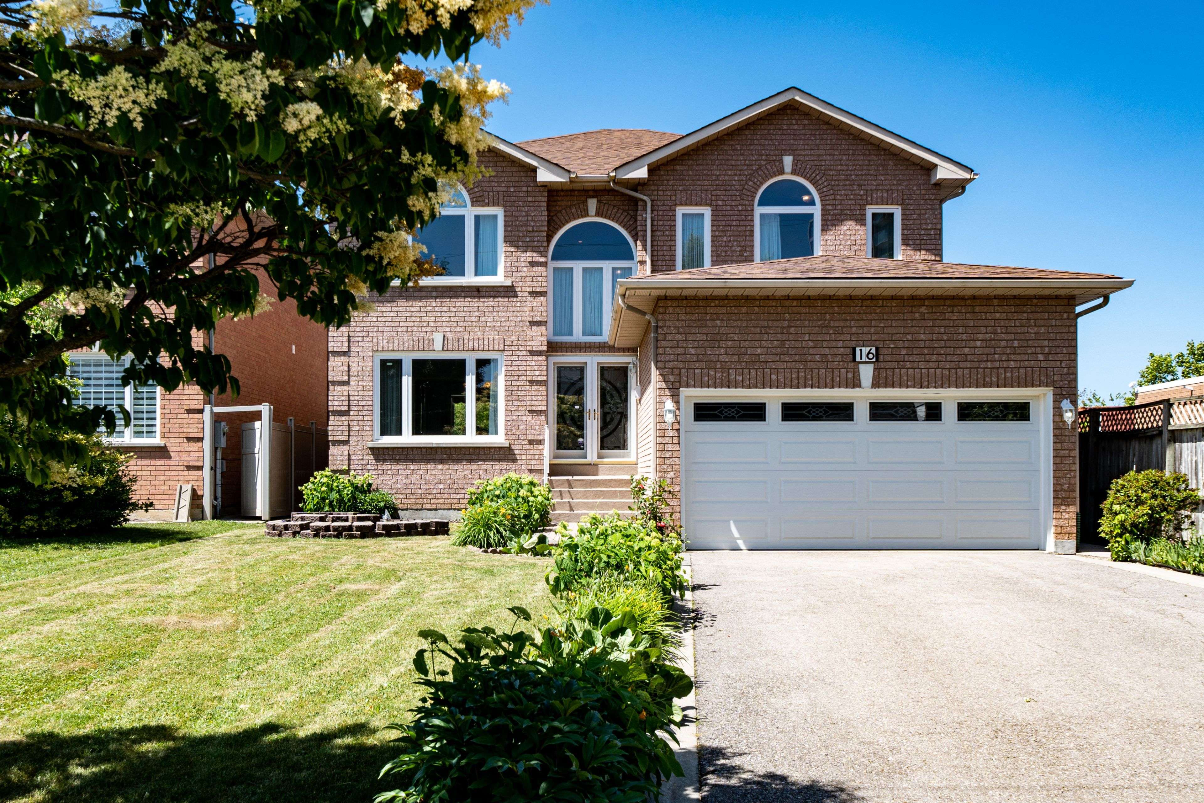 Richmond Hill, ON L4C 6R7,16 Oak AVE N