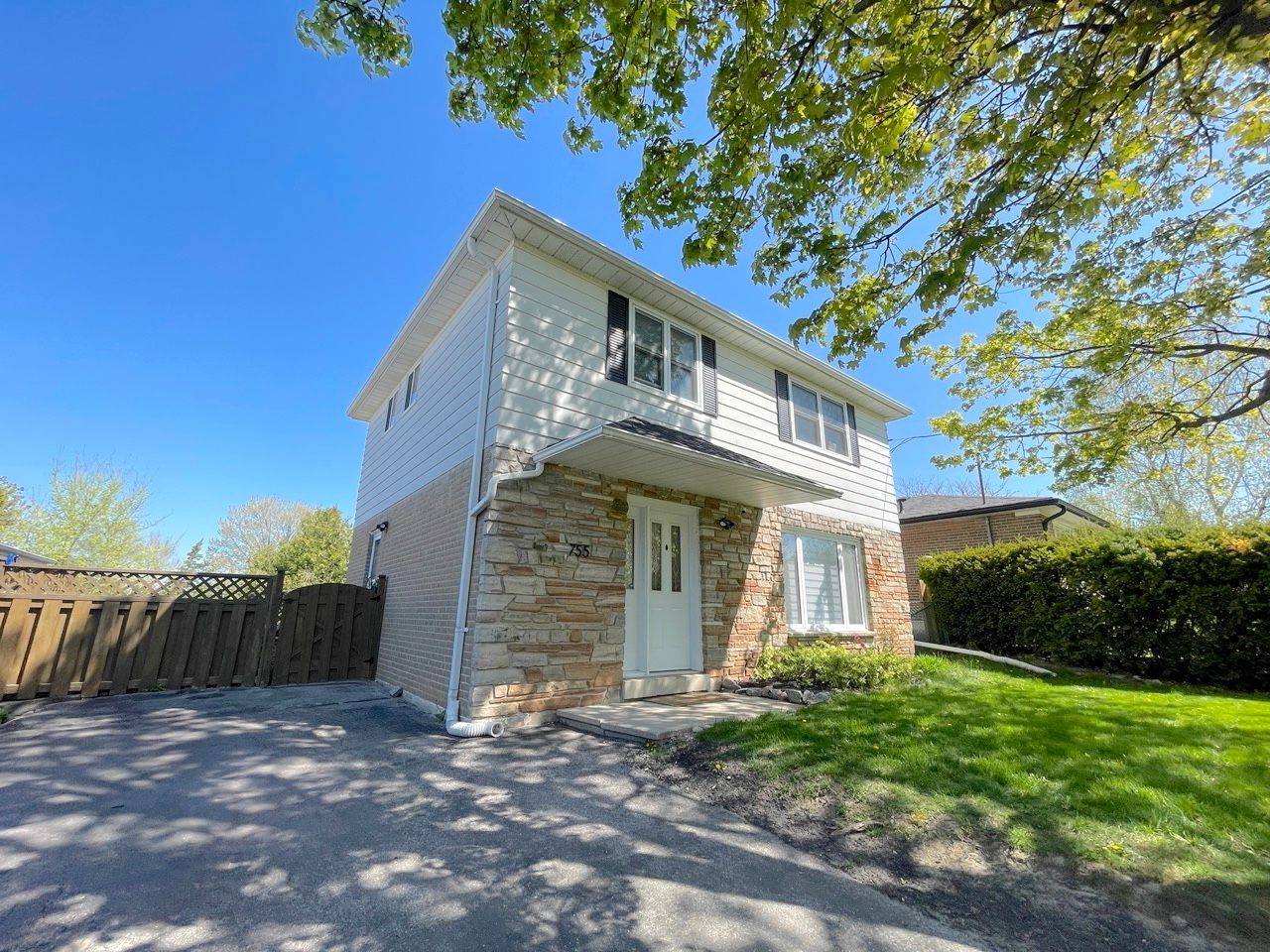 Newmarket, ON L3Y 3A7,755 Botany Hill CRES
