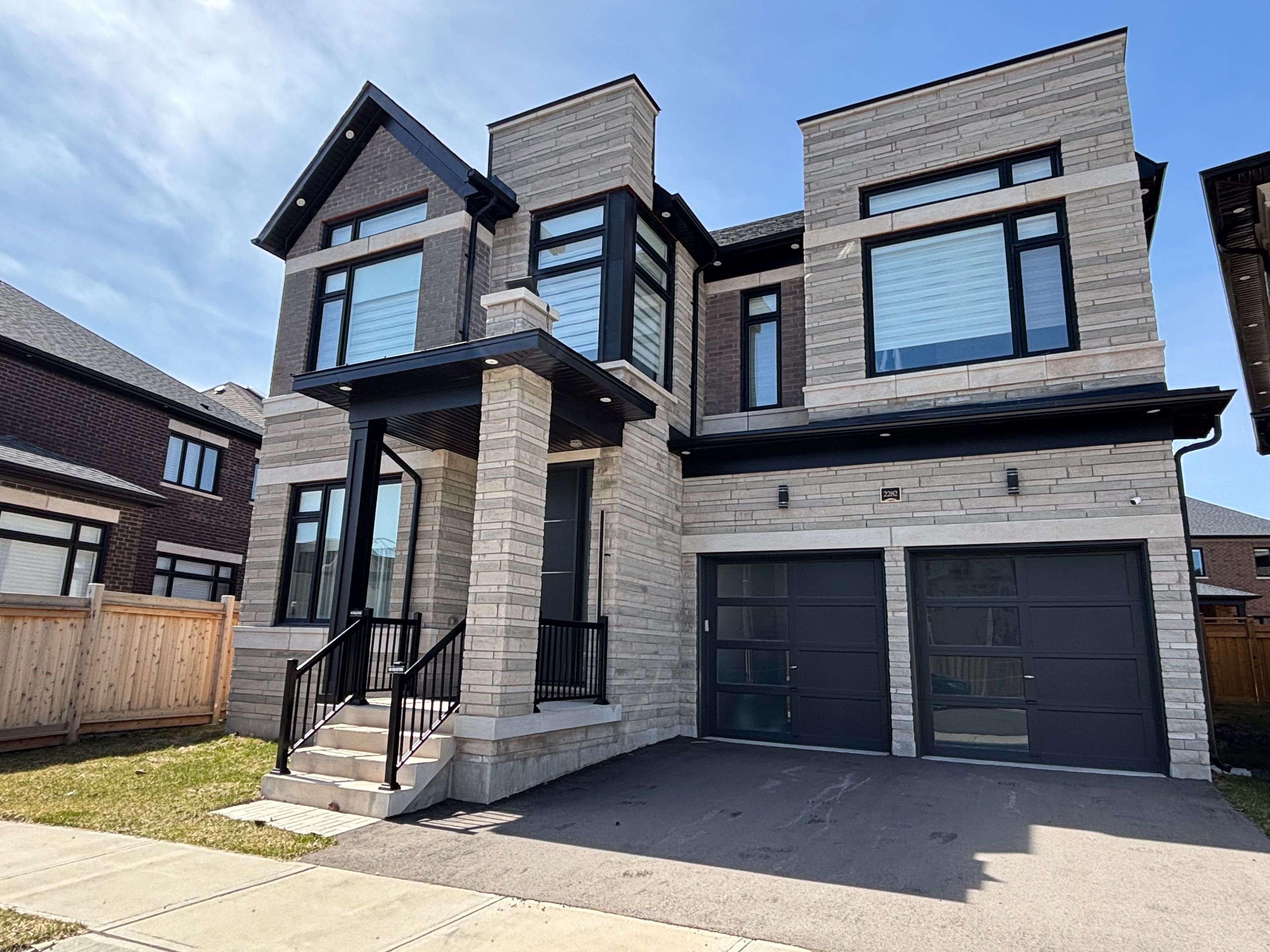 Oakville, ON L6M 5M9,2282 Hyacinth CRES