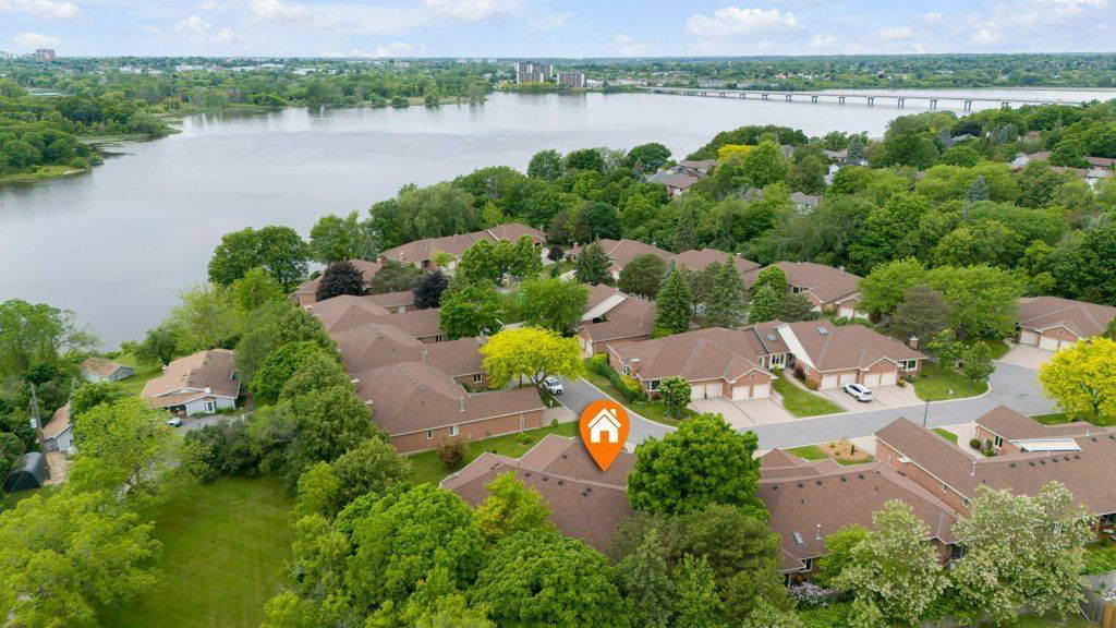 Kingston, ON K7K 6X1,100 Medley CT #28