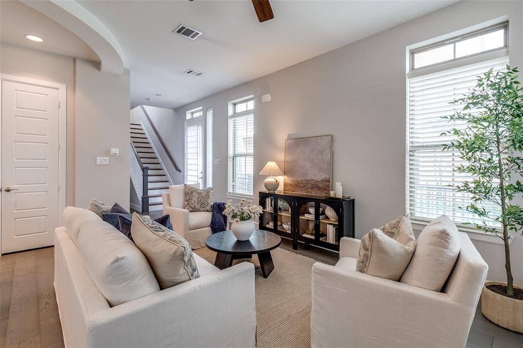 Dallas, TX 75212,1163 Manacor Lane