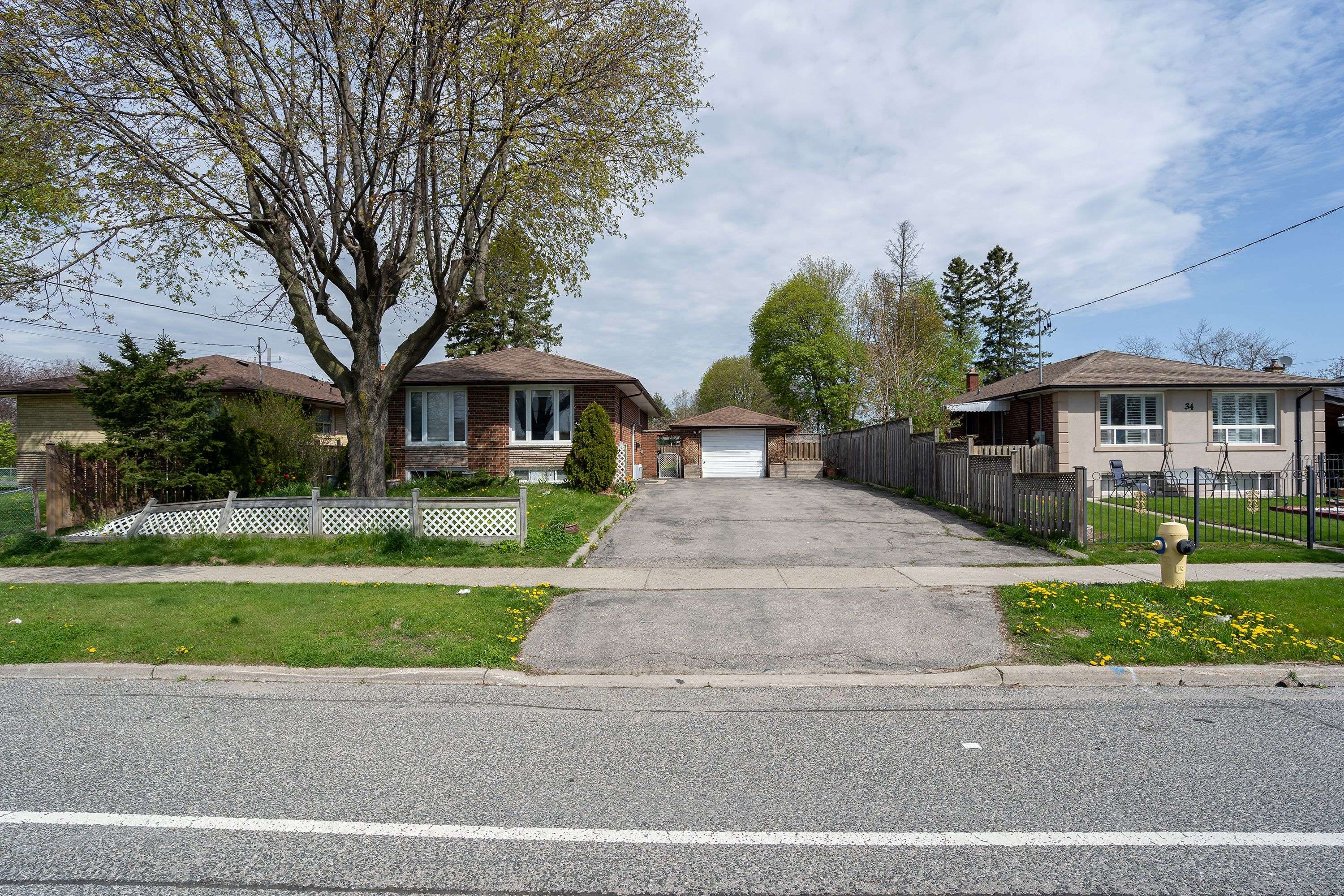 Toronto E09, ON M1P 3Y9,32 Brimorton DR