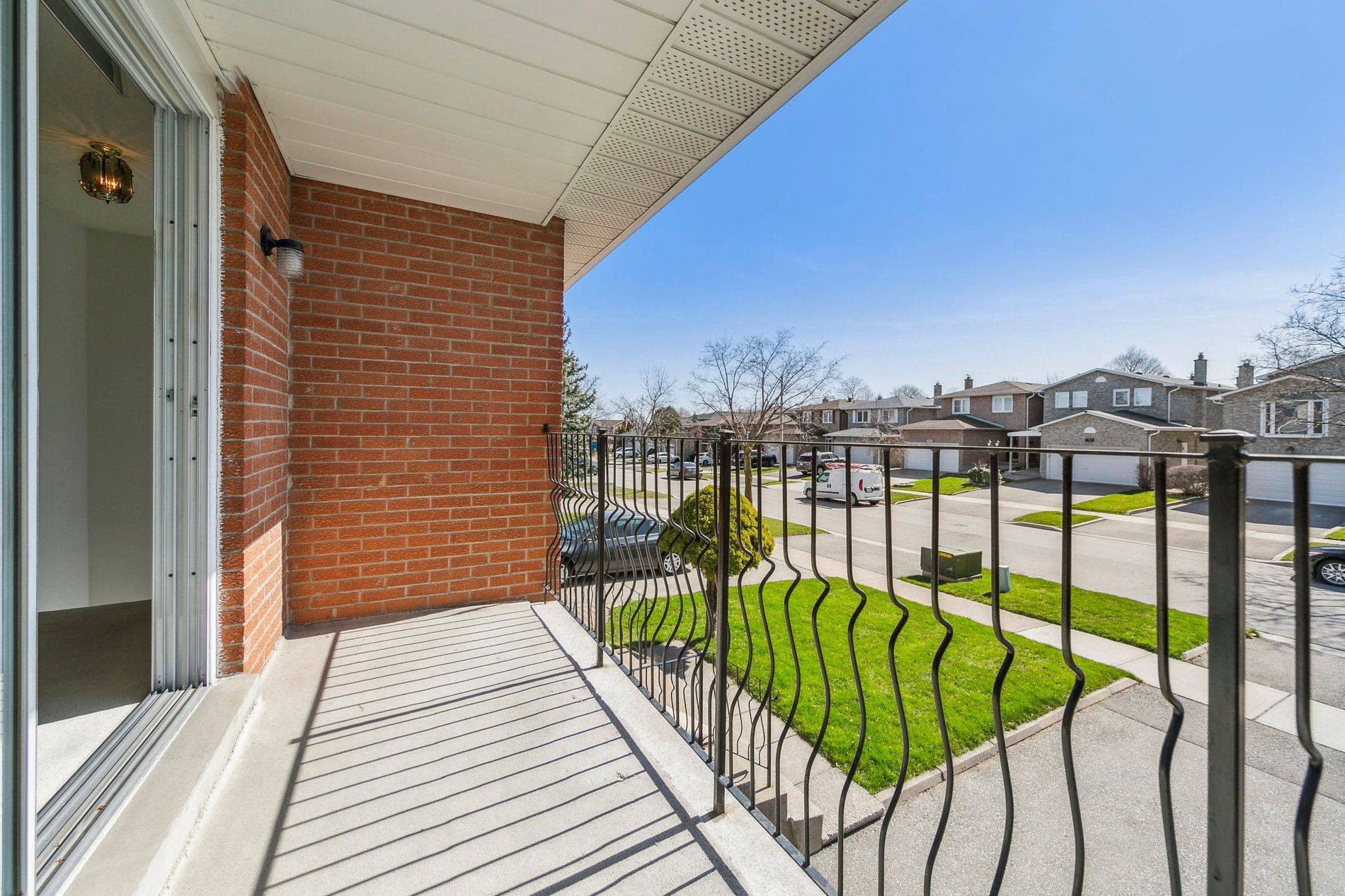 Mississauga, ON L4W 3H5,1613 Lewes WAY