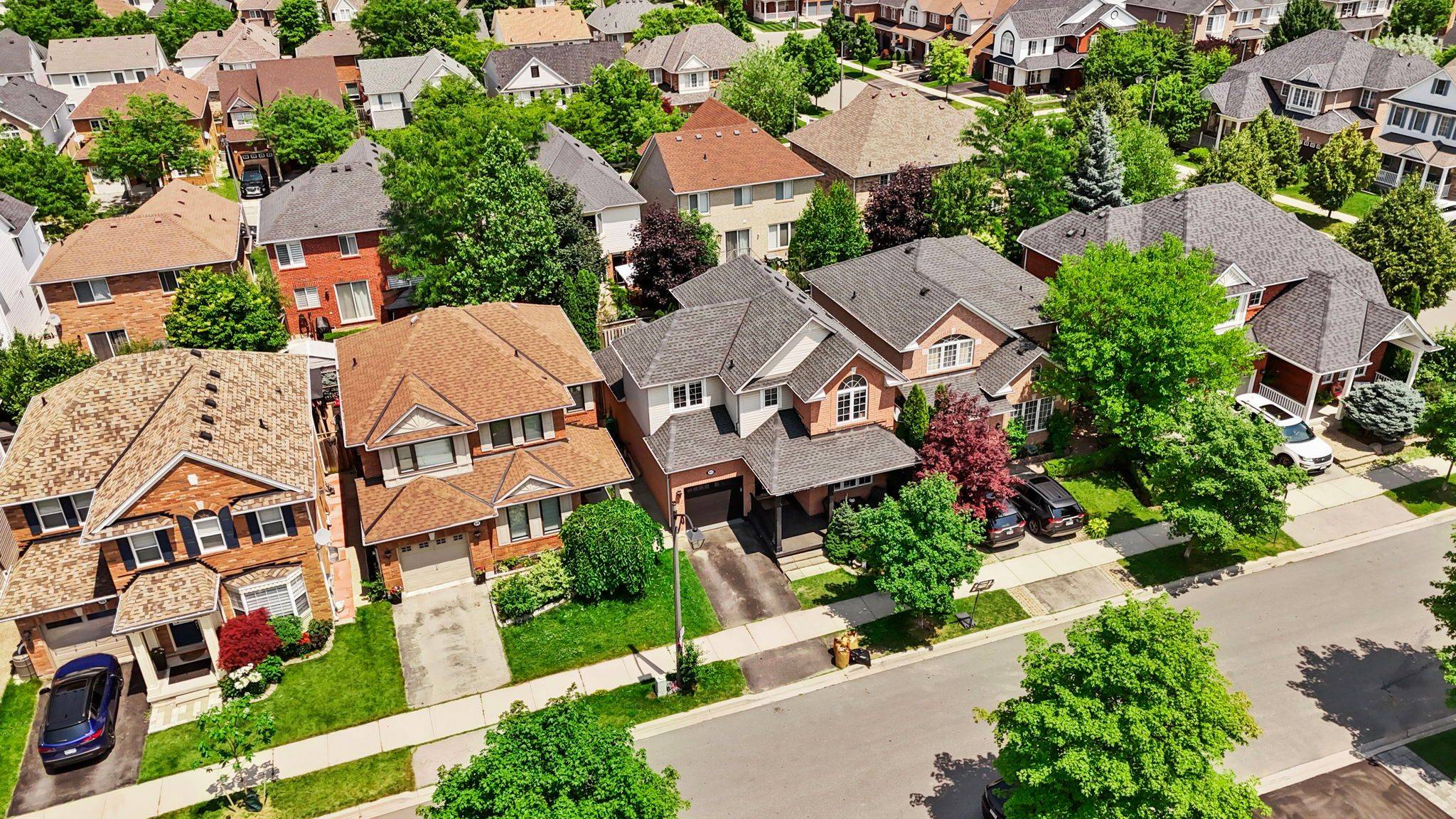 Milton, ON L9T 6M7,923 McNeil DR