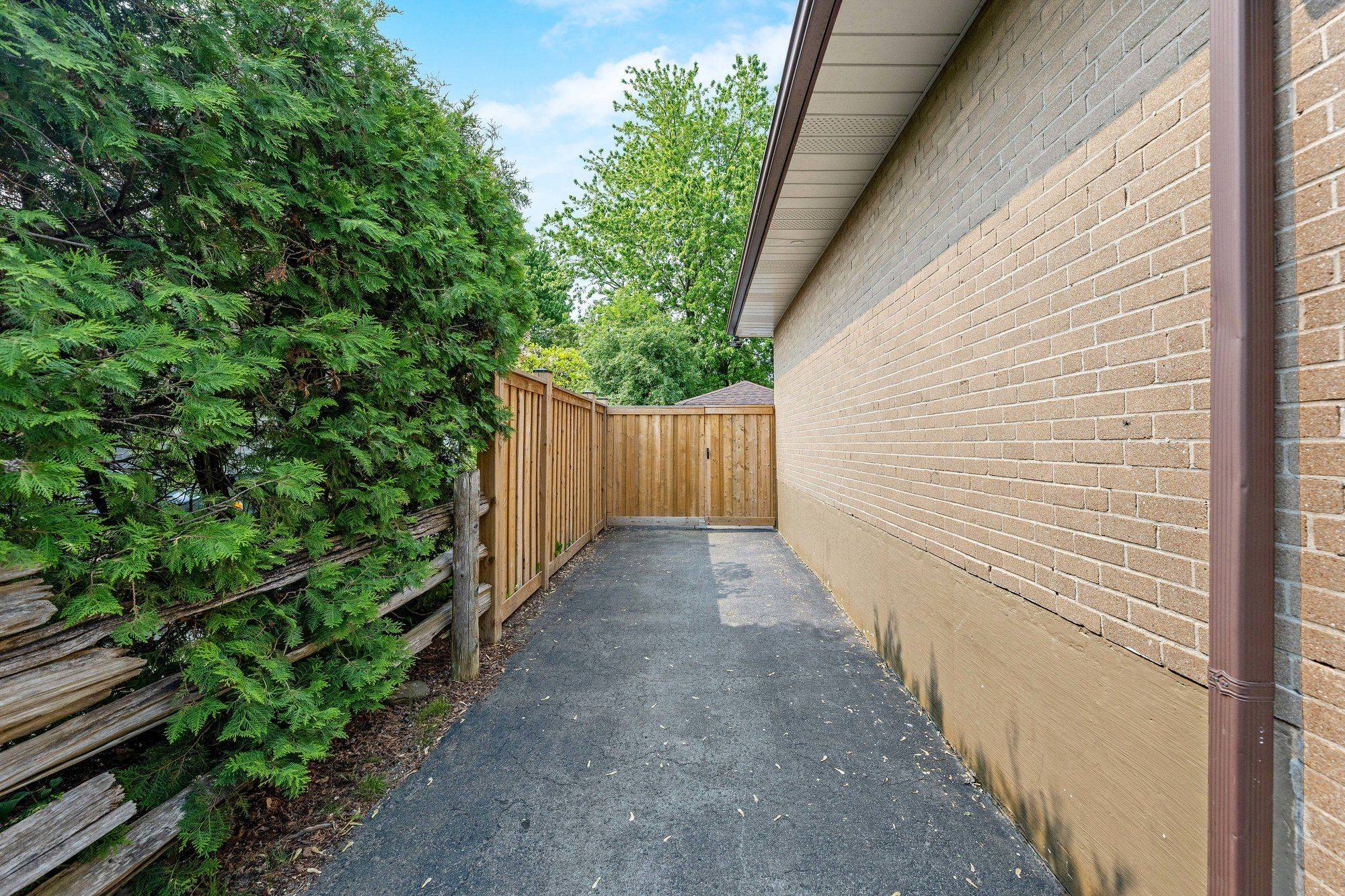 Halton Hills, ON L7G 4L6,13 Gower CT