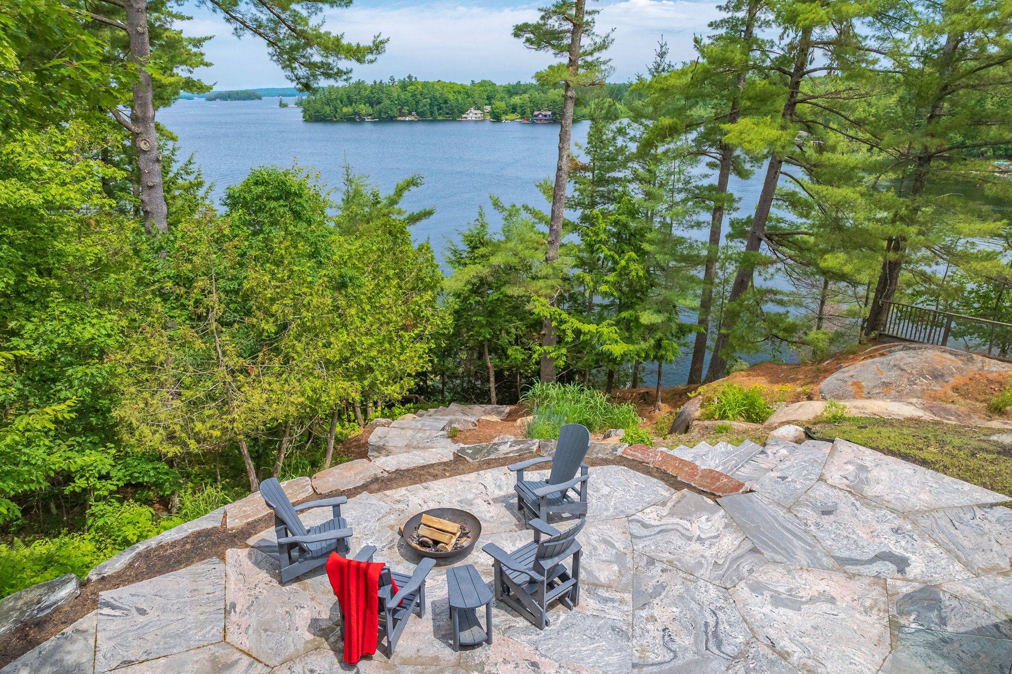 Muskoka Lakes, ON P0B 1M0,1053 Brackenrig RD #2