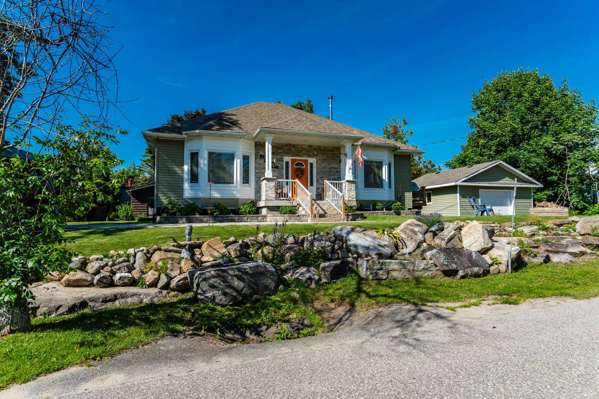 Muskoka Lakes, ON P0C 1A0,1006 River ST