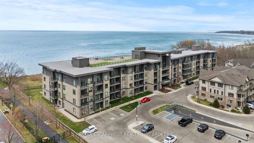 Hamilton, ON L8E 0J2,35 Southshore CRES #230