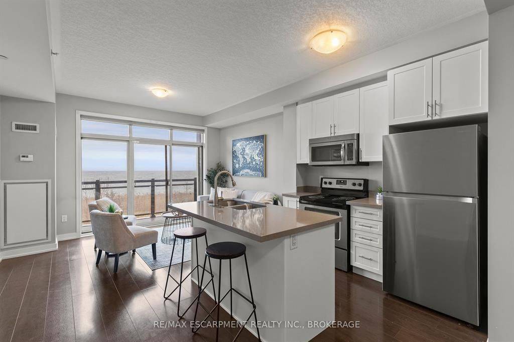Hamilton, ON L8E 0J2,35 Southshore CRES #230