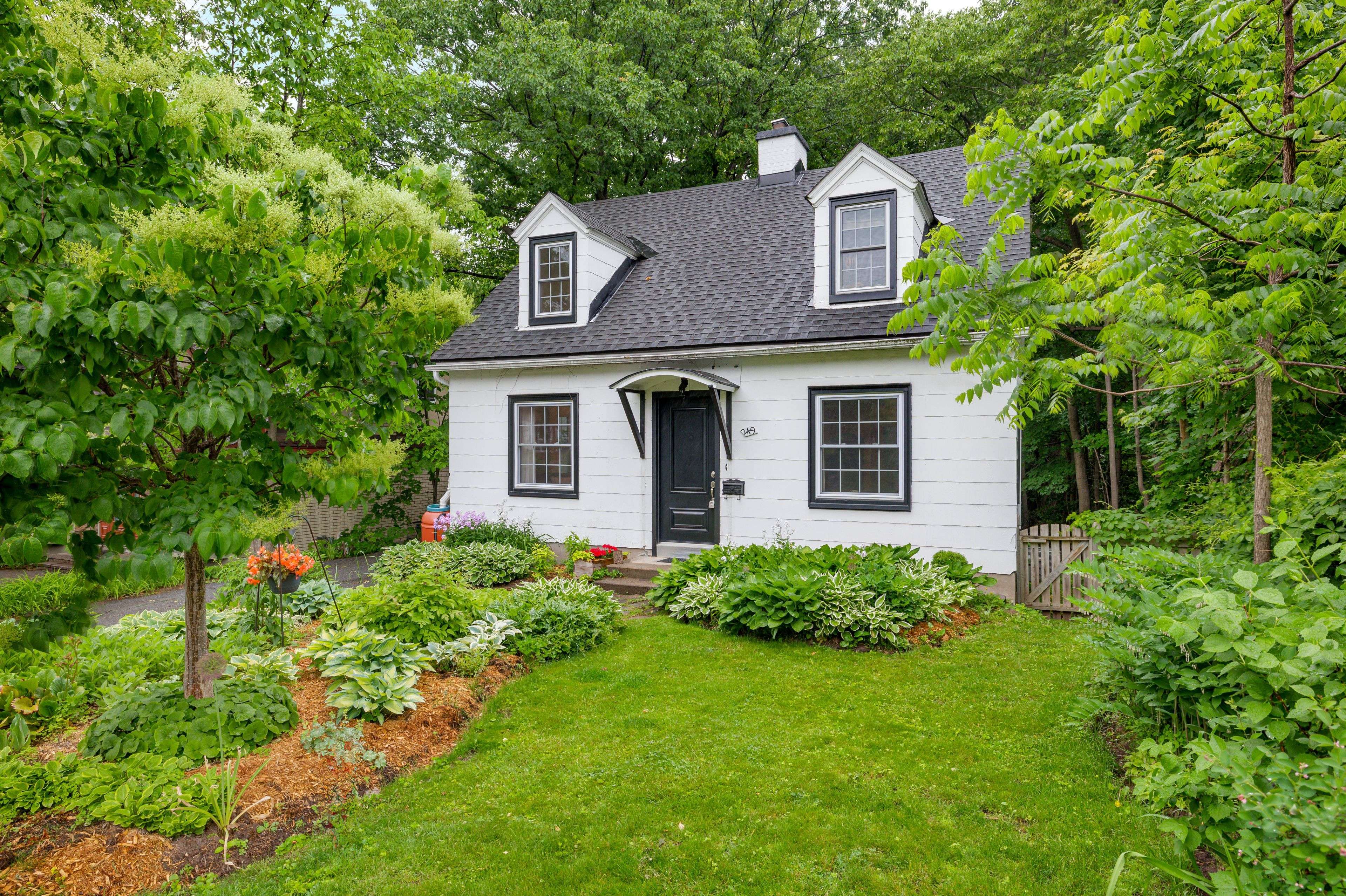 Dows Lake - Civic Hospital And Area, ON K1Y 1Z9,249 Old Irving PL