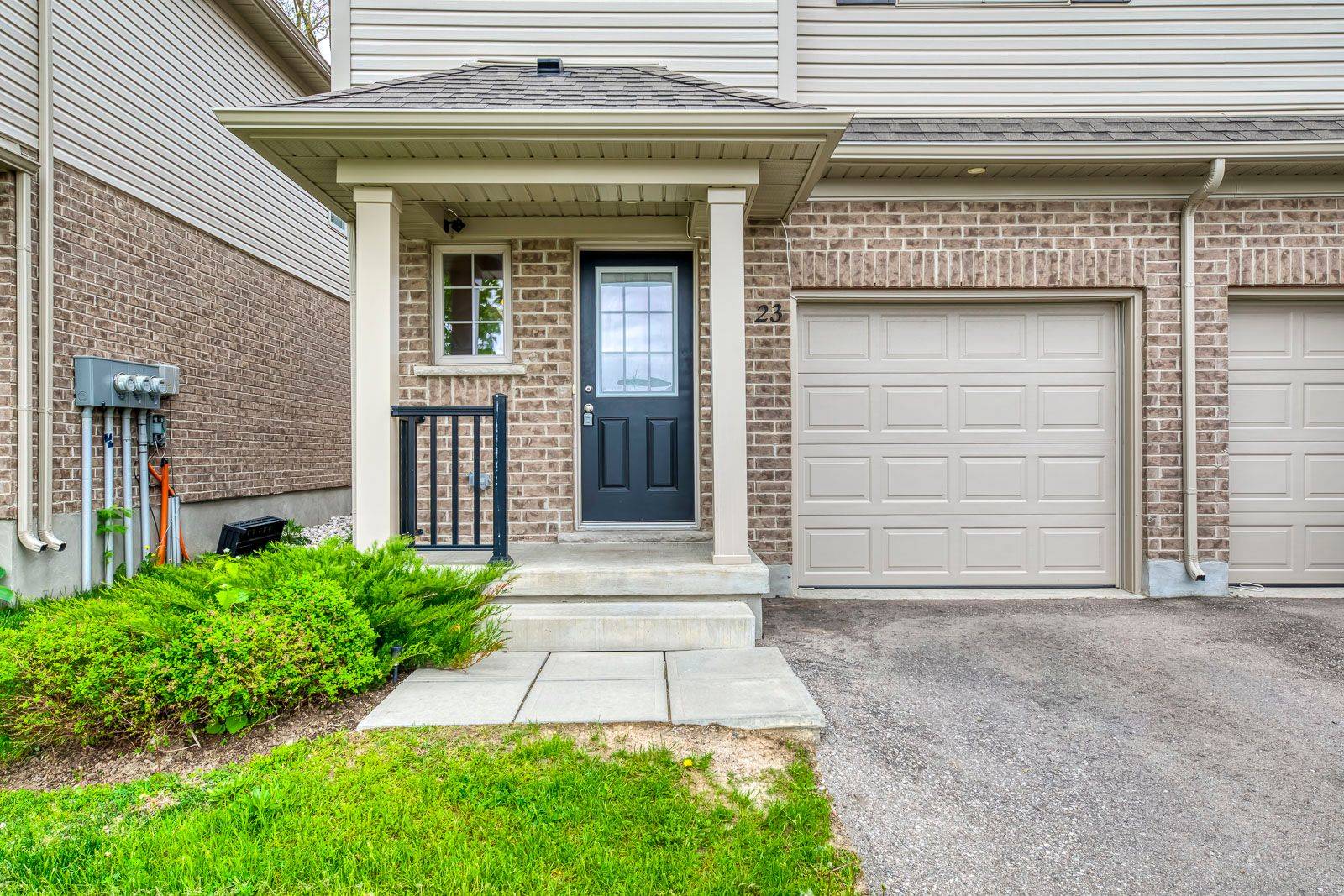 Kitchener, ON N2P 0H8,50 Pinnacle DR #23