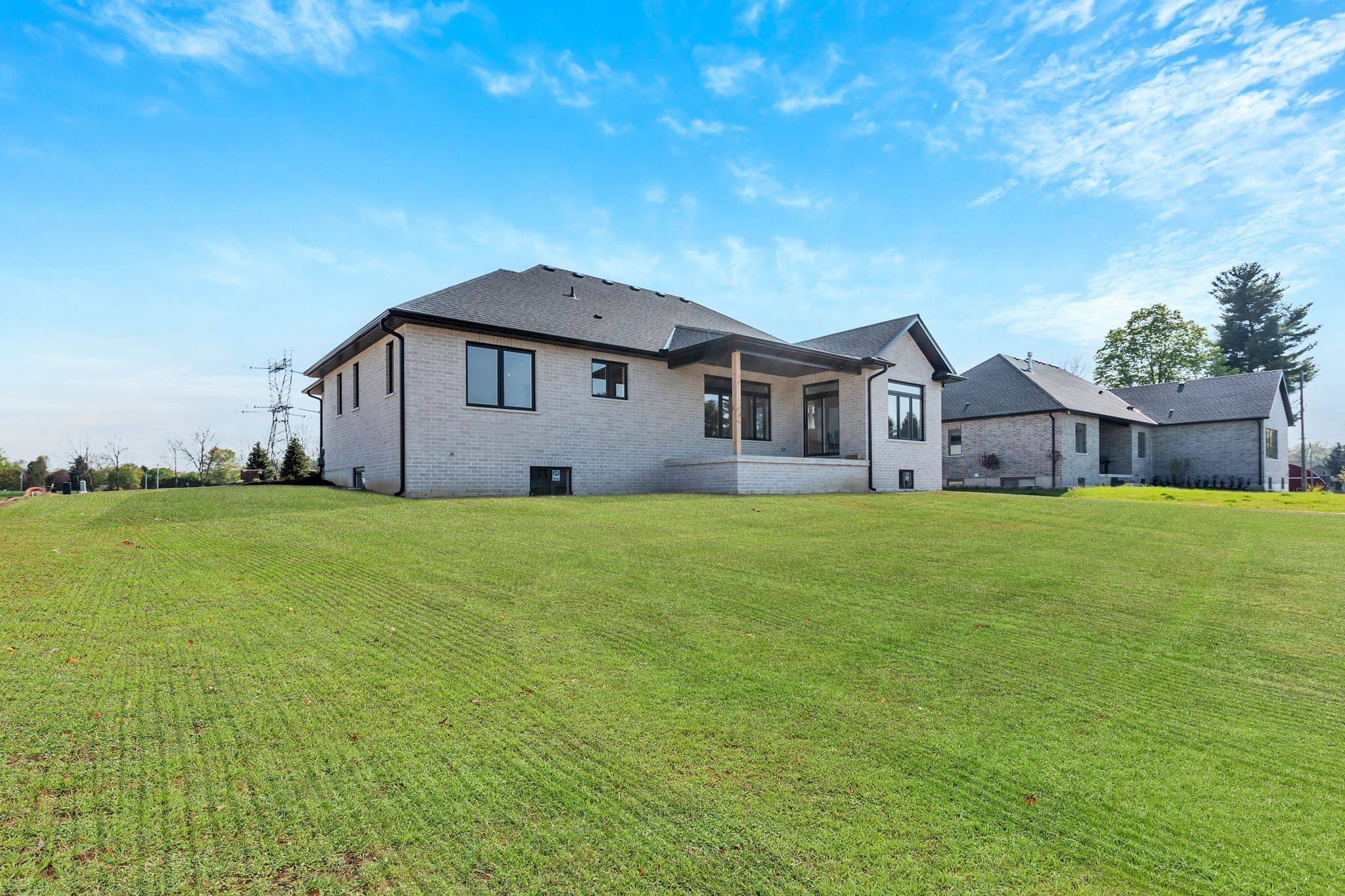Norwich, ON N0J 1R0,9 Clover LN